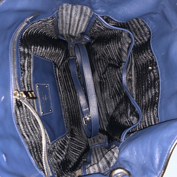 COPY - Prada tote AUTHENTIC - Picture 5 of 6